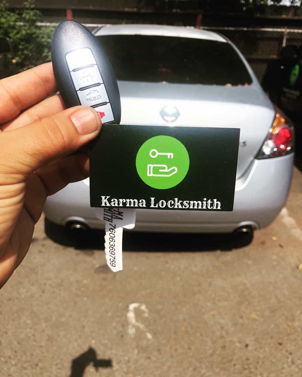Locksmith Poway saves another Driver from car lockout